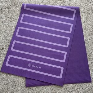 GAIAM Purple Textured Yoga Mat with Alignment Stripes